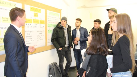 „Junge Menschen auf das Wirtschaftsleben vorbereiten“ - Kaufmännische Schule 1 und Börse Stuttgart rufen Finanz- und Börsentage ins Leben // Rund 375 Schüler erhielten an den zweitägigen Aktionstagen Einblicke in die Finanz- und Börsenwelt