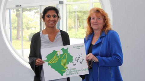 Provinzial überreicht Spende an Verein zur Ausbildungsförderung