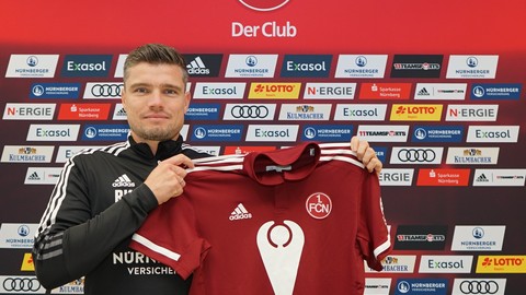 Mit dem Engel auf der Brust