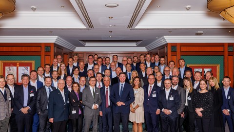 19. AfW Hauptstadtgipfel der Entscheider: Mit vereinten Kräften gegen ein drohendes Provisionsverbot