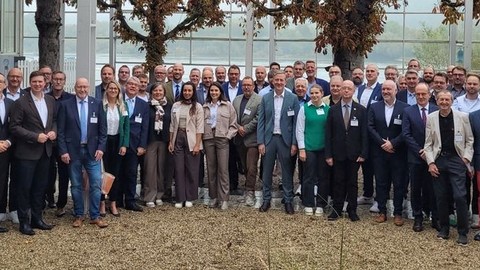 Bonner Spitzentreffen fordert Reform der Altersvorsorge, gleiche Wettbewerbsbedingungen und weniger Regulatorik