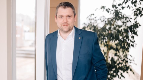 Dreimal Gold: VEMA eG gewinnt AssCompact AWARD