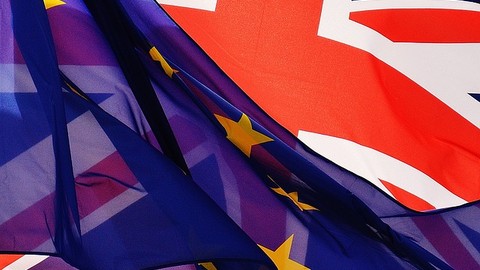 EU bereitet Bürger vor, doch auch Handy-Kunden und Autofahrer werden Brexit spüren