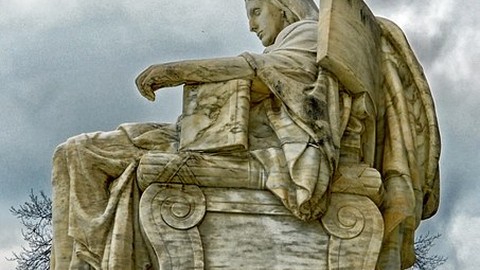 Streit um Provisionsklausel in Maklerdienstvertrag