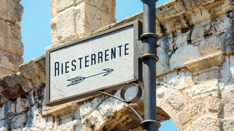 Zu Rentenbeginn droht bei Riester-Banksparplänen eine fiese Kostenfalle