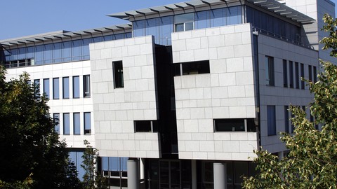 R+V veröffentlicht Berichte zur Solvenz- und Finanzlage:  Bedeckungsquote der R+V Lebensversicherung AG beträgt 410 % 