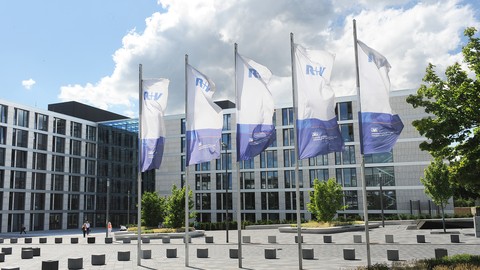 Versicherer weitet Test mit selbstfahrenden Bussen aus