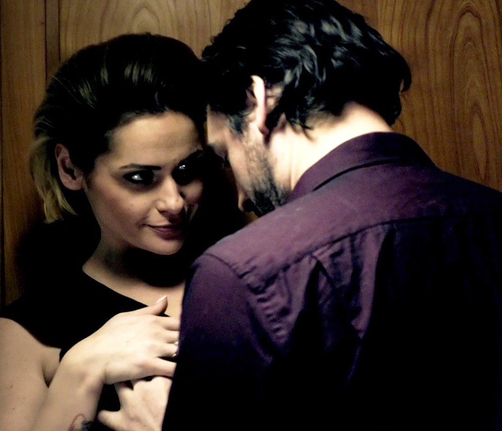 Mitarbeiter der IDEAL Versicherung schocken Vorstand mit Sex-Video 