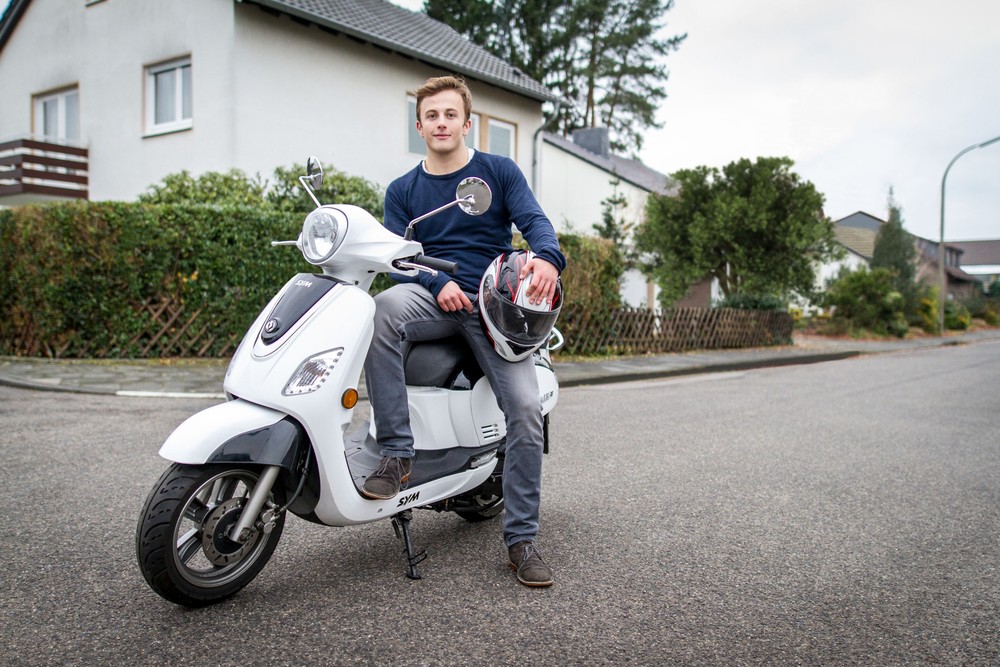 Grün ist die neue Farbe der Straßensaison - Ab 1. März neue Kennzeichen für Mofas, Roller und E-Bikes