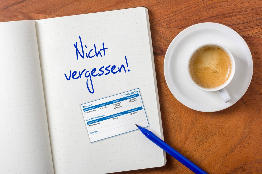 Sicher und sorgenfrei auf die Ski-Piste - uniVersa gibt Tipps und bietet nützliche Notfallkarte