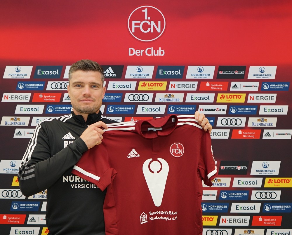 Mit dem Engel auf der Brust