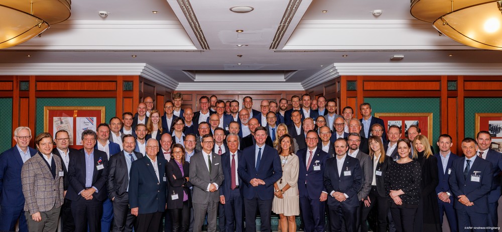19. AfW Hauptstadtgipfel der Entscheider: Mit vereinten Kräften gegen ein drohendes Provisionsverbot