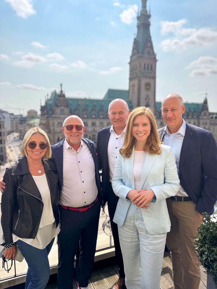 Neue Zusammenarbeit: Hans John Versicherungsmakler GmbH übernimmt CoNav Consulting GmbH & Co. KG