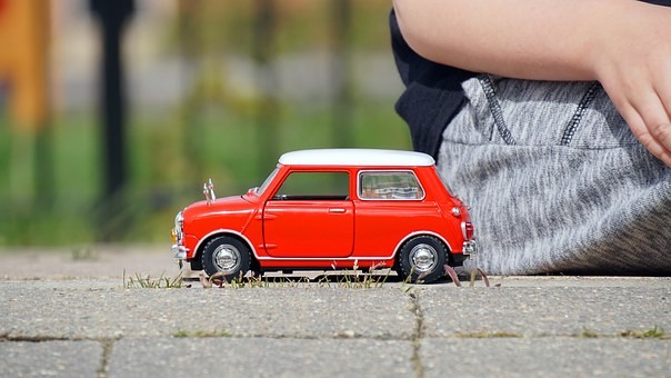 Bei diesen Kraftfahrtversicherern schrumpften 2024 die Umsätze am stärksten