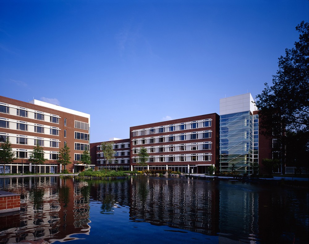 AXA Deutschland entwickelt Konzernstruktur weiter und richtet sich noch stärker an Kundenbedürfnissen aus