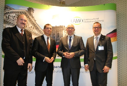 v.l.n.r. Carsten Brückner (AfW), Norman Wirth (AfW),  Staatssekretär Gerd Billen (BMJV), Frank Rottenbacher (AfW)