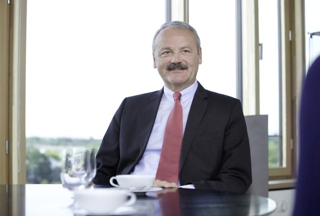 Dr. Christian Hinsch